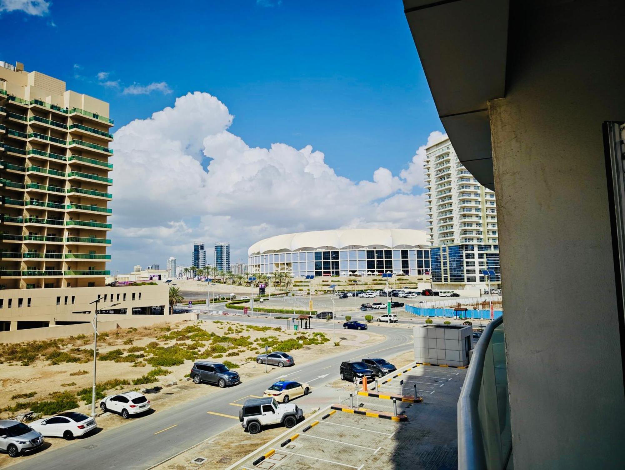 369 Stays- 1 Bedroom Apartment In Sports City Dubai Exteriör bild